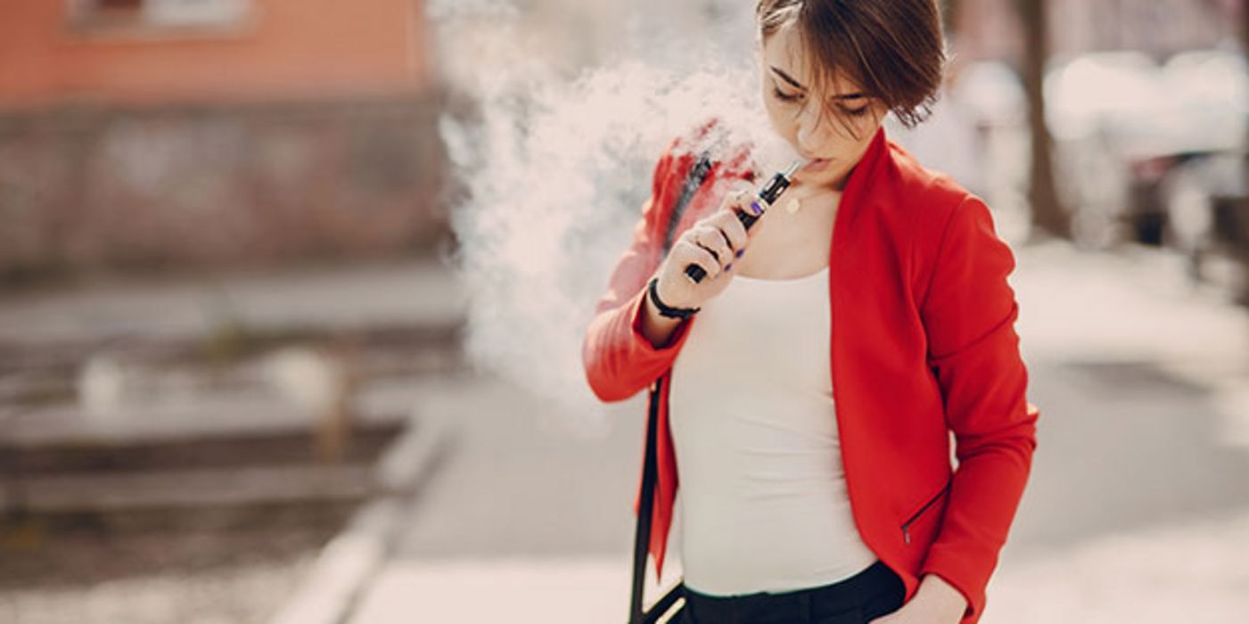 Auch von E-Zigaretten könnte eine Gesundheitsgefährung ausgehen, da sie kardiale und vaskuläre Funktionen beeinflussen.