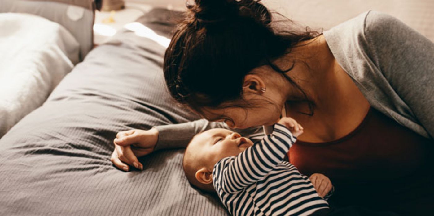Wenn Eltern mit ihrem Baby reden, richtet sich das Aufmerksamkeitssystem der Kleinen auf die Sprache der Eltern. 