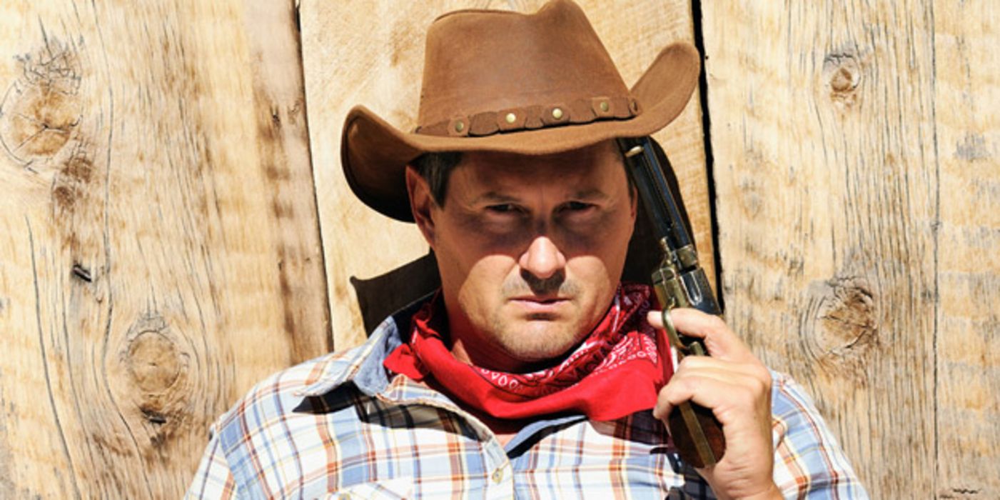 Cowboy mit Hut und Revolver