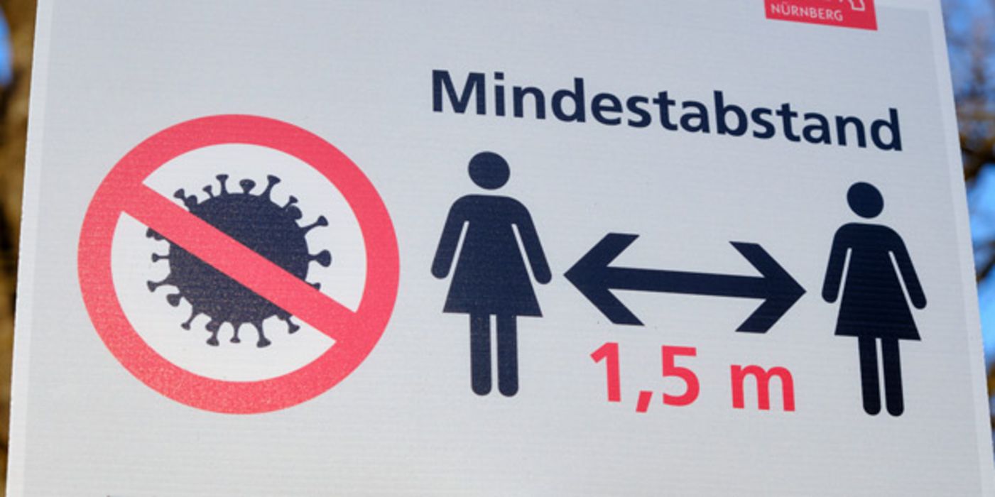 Abstand halten, wie hier ein Plakat der Stadt Nürnberg verdeutlicht, ist das Gebot der Stunde, um die Verbreitung von Sars-CoV-2 aufzuhalten.