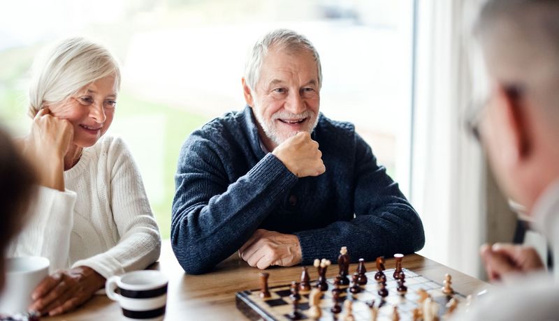 Senioren beim Schachspiel