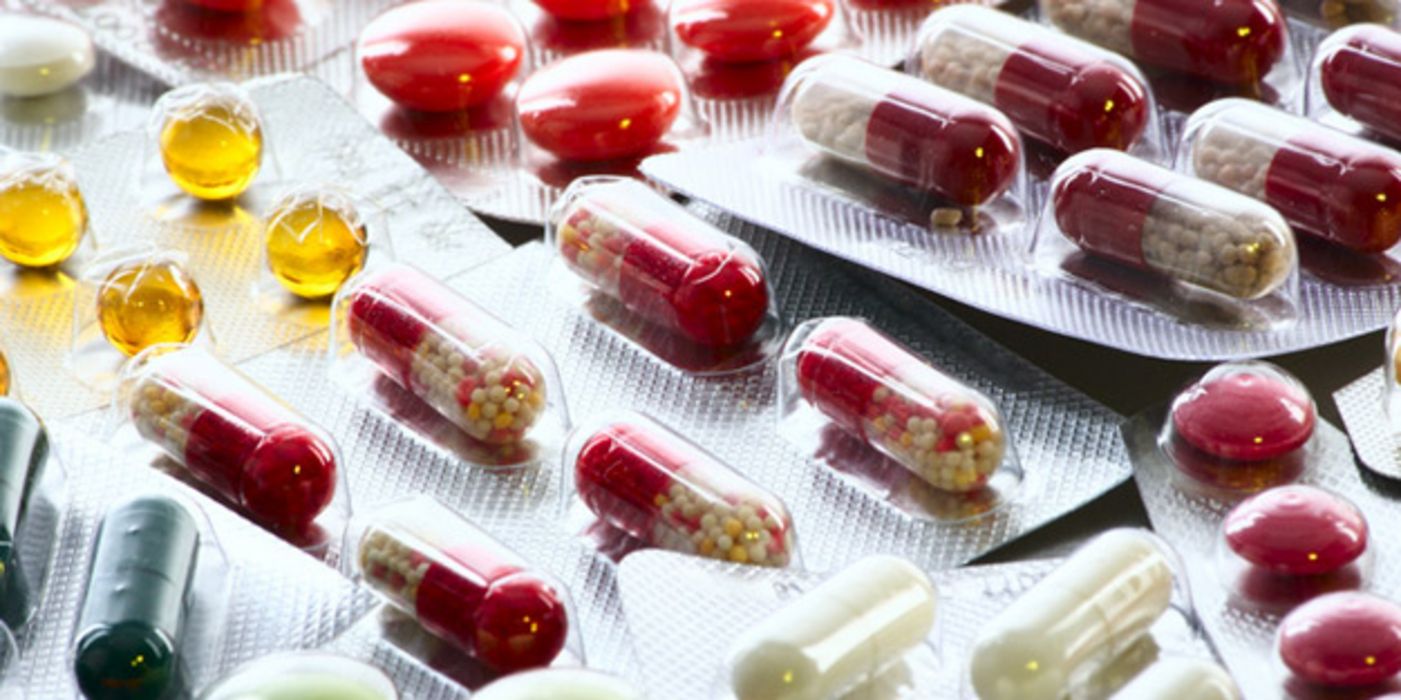 Packungen mit Antibiotika-Kapseln