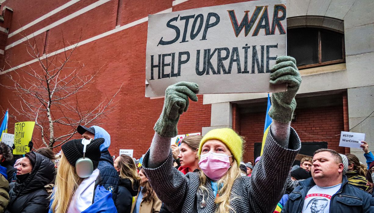 Demonstranten gegen den Ukraine-Krieg.