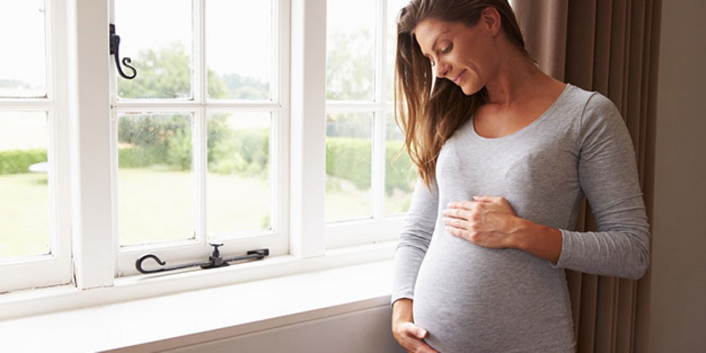 Die Größe der werdenden Mutter hängt mit der Dauer der Schwangerschaft zusammen.