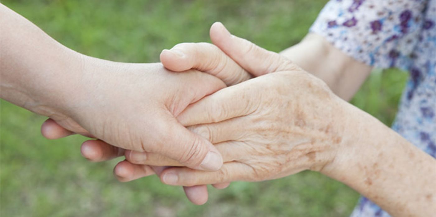 Anhand des Händedrucks lässt sich das Fortschreiten der Parkinson-Krankheit überwachen.