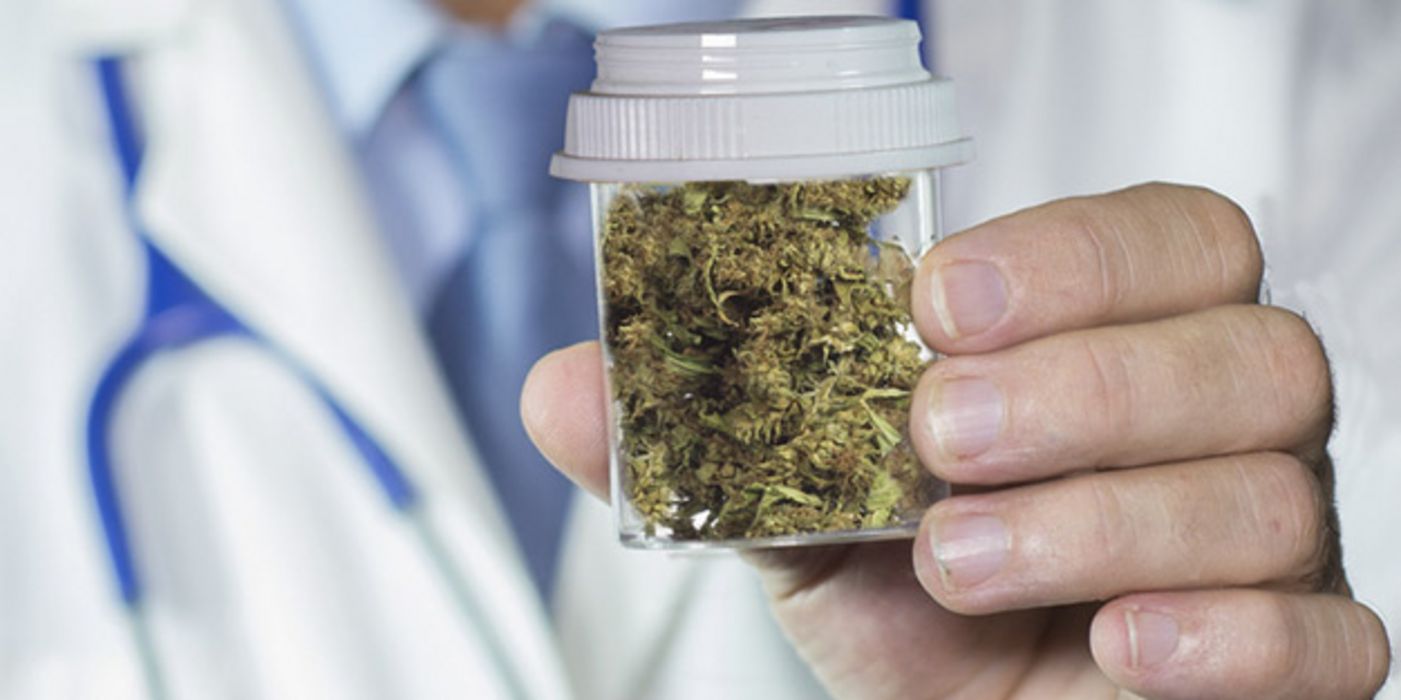 Laut einer Gesetzesinitiative sol Cannabis künftig auf Rezept verordnet werden dürfen.