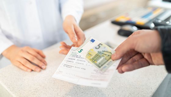 Rosa Rezept mit fünf Euro.