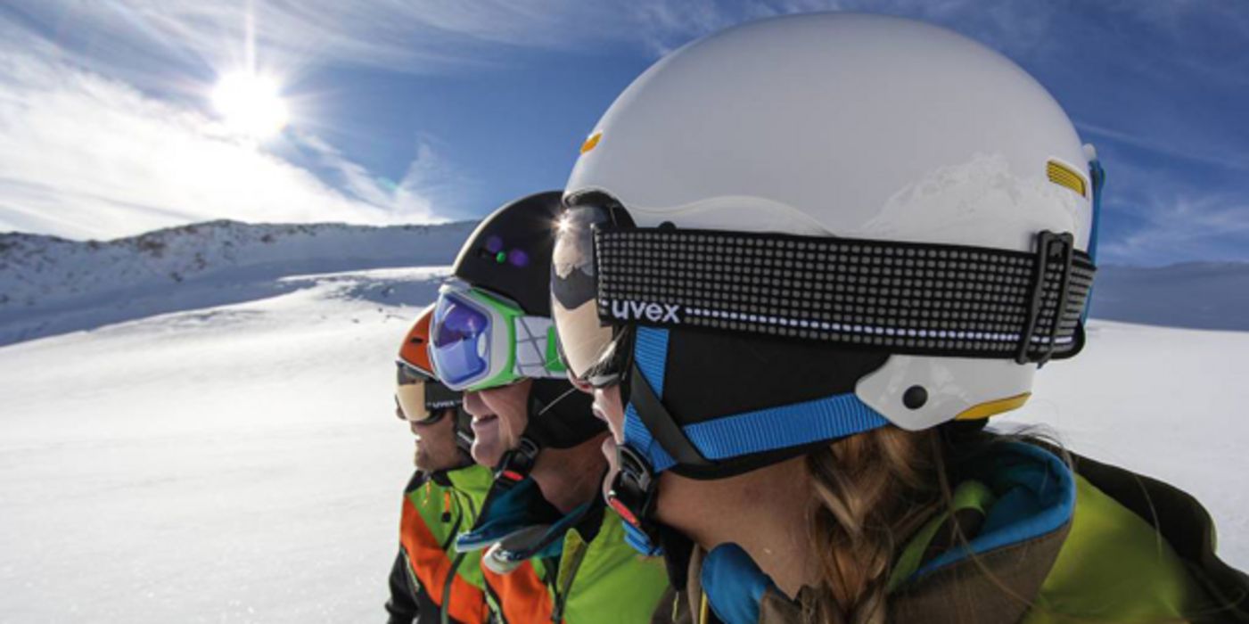 Eine passende Skibrille senkt das Risiko für Unfälle beim Skifahren.