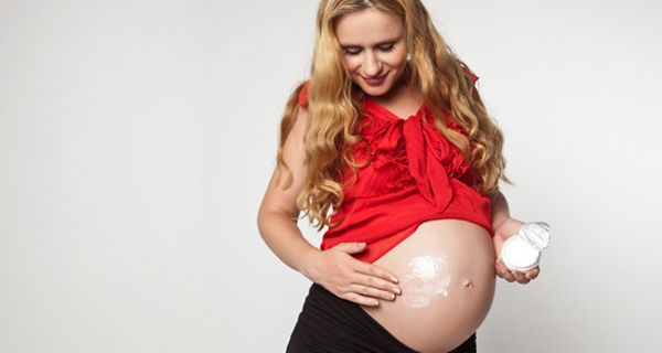 Bei Schwangerschaftsstreifen handelt es sich um Dehnungsstreifen der Haut.