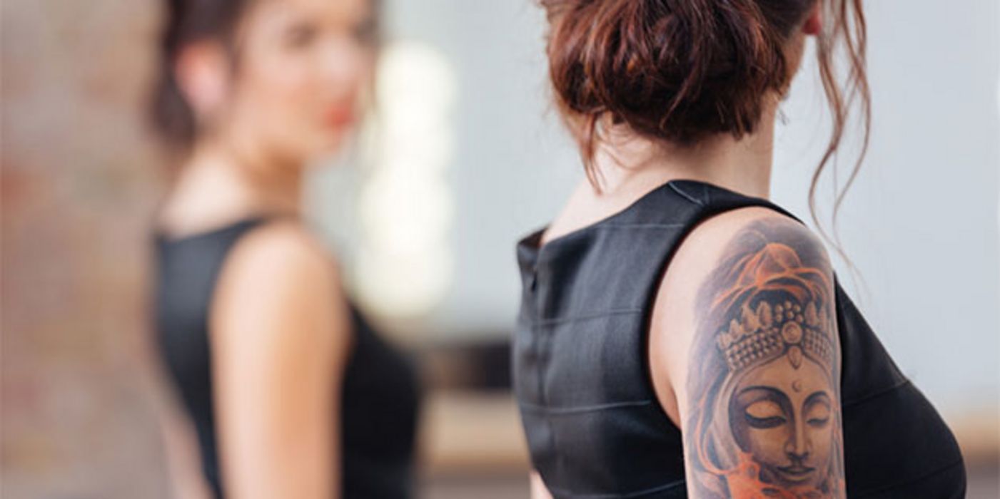 Forscher entschlüsseln, wie sich Tattoo-Pigmente im Körper verbreiten.