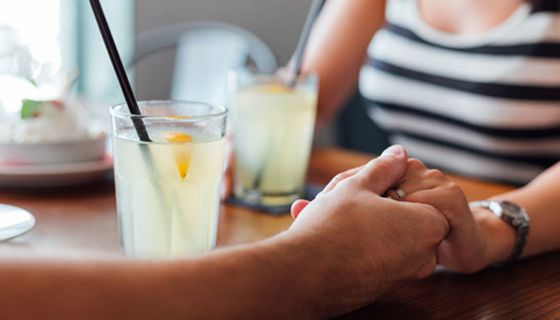 Gezuckerte Getränke wie Limo oder Cola haben Nachteile für die Fruchtbarkeit.