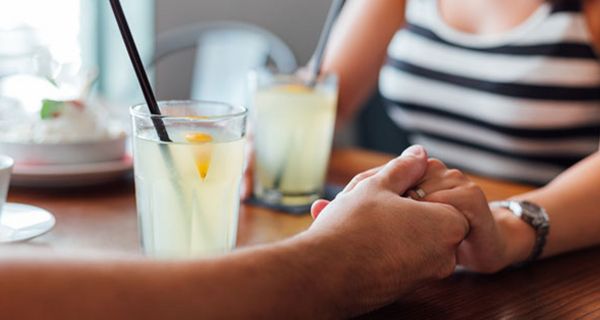 Gezuckerte Getränke wie Limo oder Cola haben Nachteile für die Fruchtbarkeit.