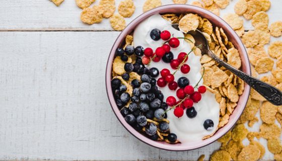 Schon zwei Portionen Joghurt pro Woche könnten das Risiko deutlich senken.