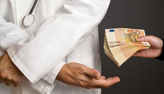 Bestechlichkeit im Gesundheitswesen soll künftig unter Strafe stehen.