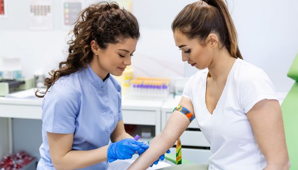 Alzheimer-Früherkennung: „Uhr“ im Blut prognostiziert Symptombeginn