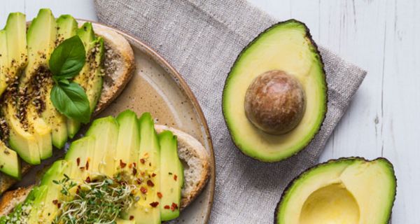 Avocados könnten sich positiv auf die Hirngesundheit auswirken.