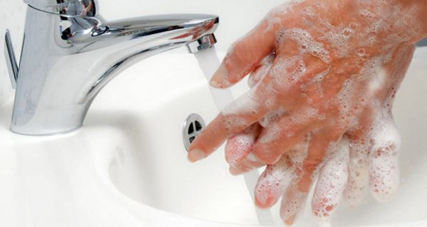 Der Zusatz Triclosan in Seife ist überflüssig.