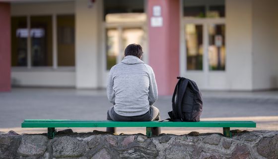  Einsamkeit ist, anders als oft vermutet wird, auch bei jungen Menschen ein großes Thema. 