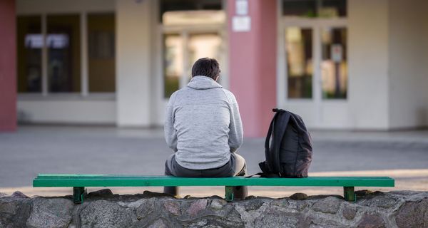  Einsamkeit ist, anders als oft vermutet wird, auch bei jungen Menschen ein großes Thema. 