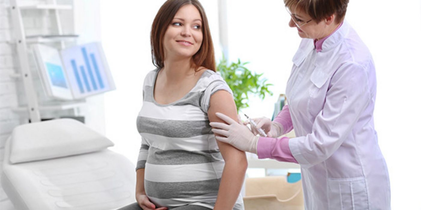Gegen Keuchhusten lassen sich Frauen am besten während der Schwangerschaft impfen.