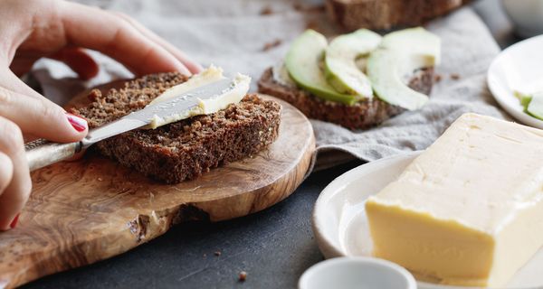 Leckeres Vollkornbrot mit Avocado.