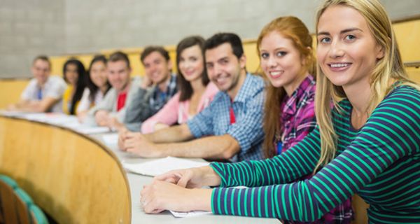 Tag der Pharmazie: Einen Tag lang können Schüler in der Uni Jena ins Pharmaziestudium hineinschnuppern.