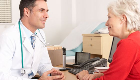 Eine Hormonersatztherapie ist nicht so schädlich wie bislang gedacht.