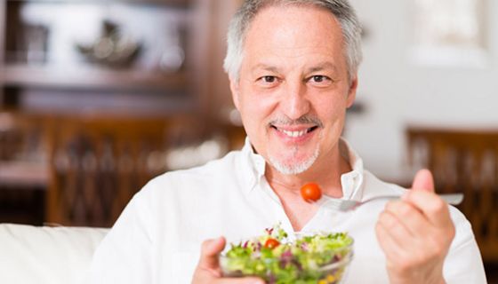 Eine vegane Ernährung schützt vor Prostatakrebs.