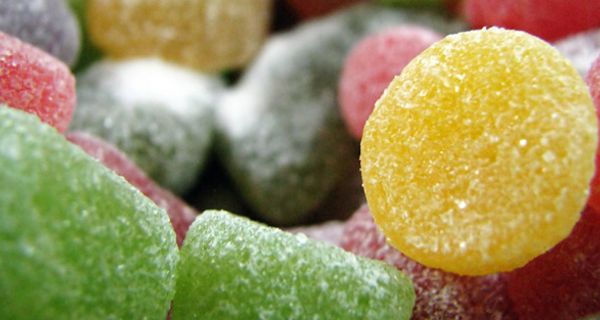 Gezuckerte Fruchtgummis in Nahaufnahme