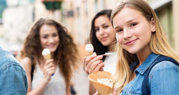 Zucker und Fett machen einen großen Anteil in der Ernährung von Kindern und Jugendlichen aus.