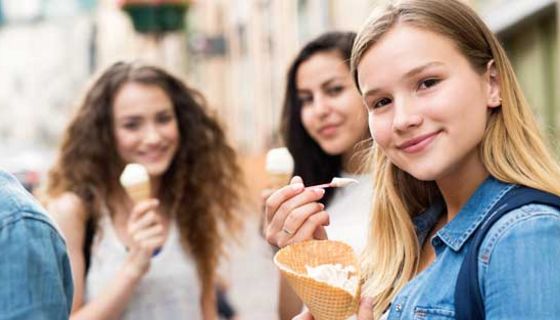 Zucker und Fett machen einen großen Anteil in der Ernährung von Kindern und Jugendlichen aus.