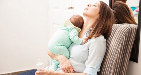 Mütter schlafen schlechter, wenn Kinder im Haus sind.