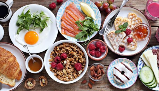 Ein ausgiebiges Frühstück ist besser als ein üppiges Abendessen.