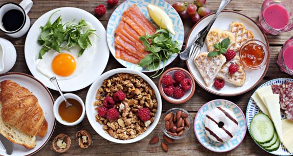 Ein ausgiebiges Frühstück ist besser als ein üppiges Abendessen.