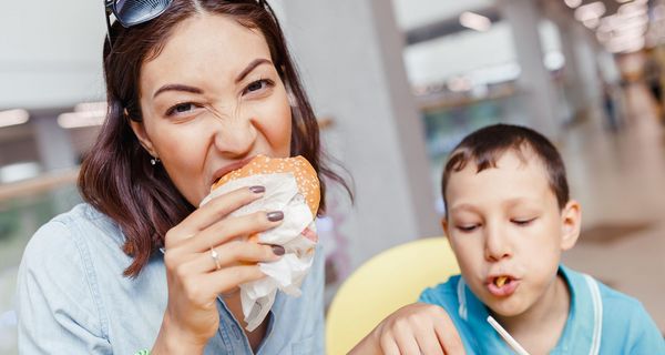 Eltern haben für ihre Kinder eine Vorbildfunktion. Je gesünder sie leben, desto länger bleiben auch die Kinder gesund. 