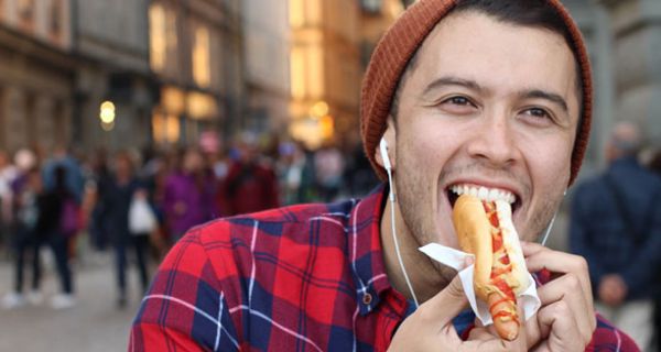 Schnell eine Bratwurst auf die Hand? Bei einer Fleischallergie keine gute Idee.