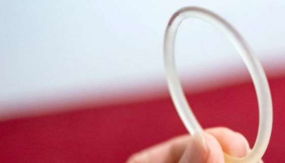 Die AMK bekommt viele Meldungen zu Brüchen und Rissen bei Vaginalringen.