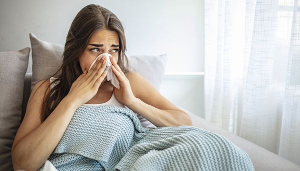 Sommergrippe: Schnupfen und Magen-Darm-Probleme sind typisch