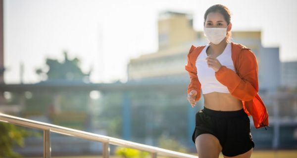 In Fitnessstudios ist das Tragen einer Maske aktuell Pflicht.