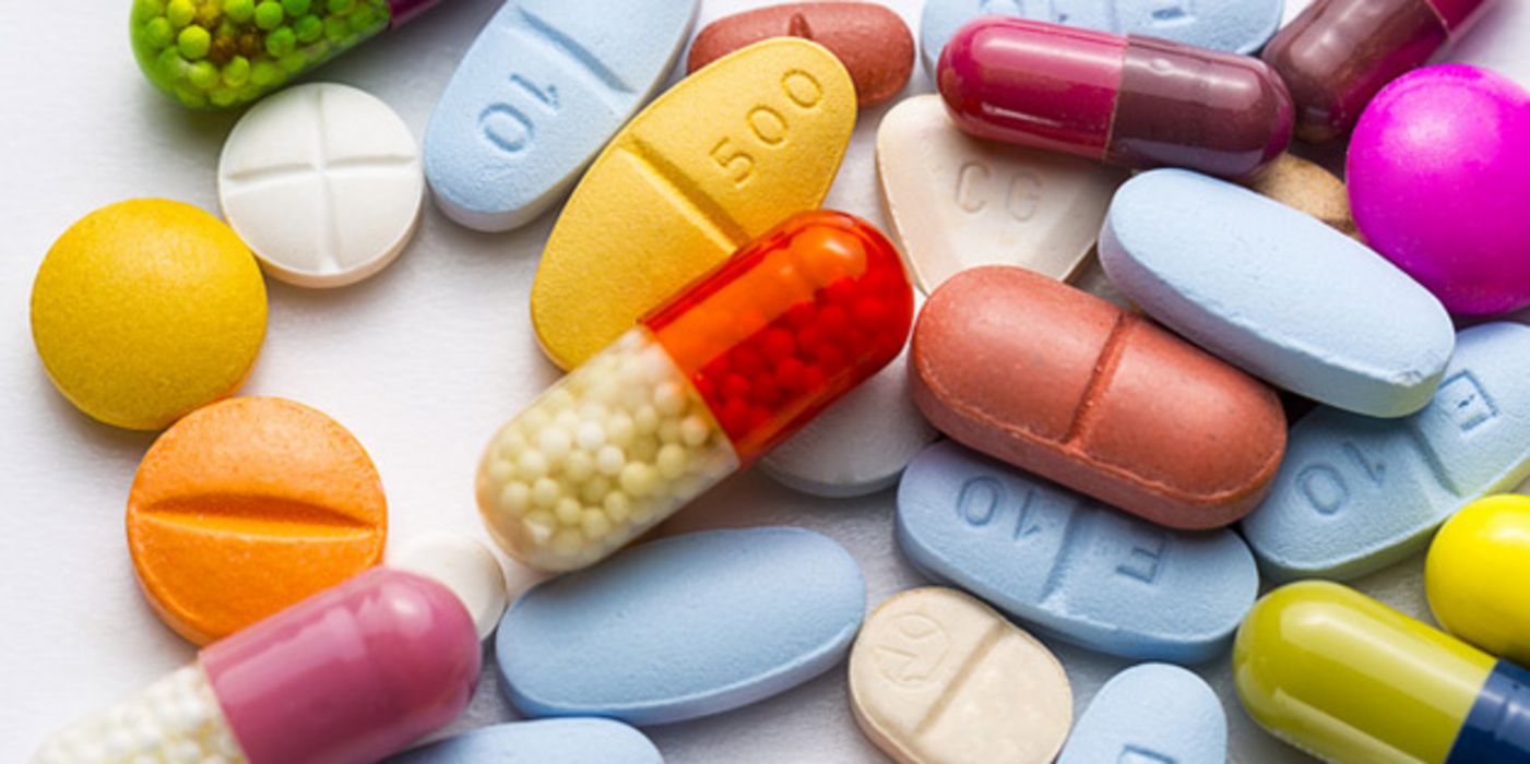 Bunte Tabletten und Kapseln