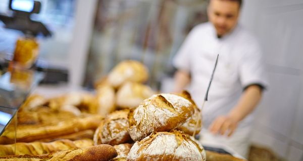 Brot und Baguette beim Bäcker