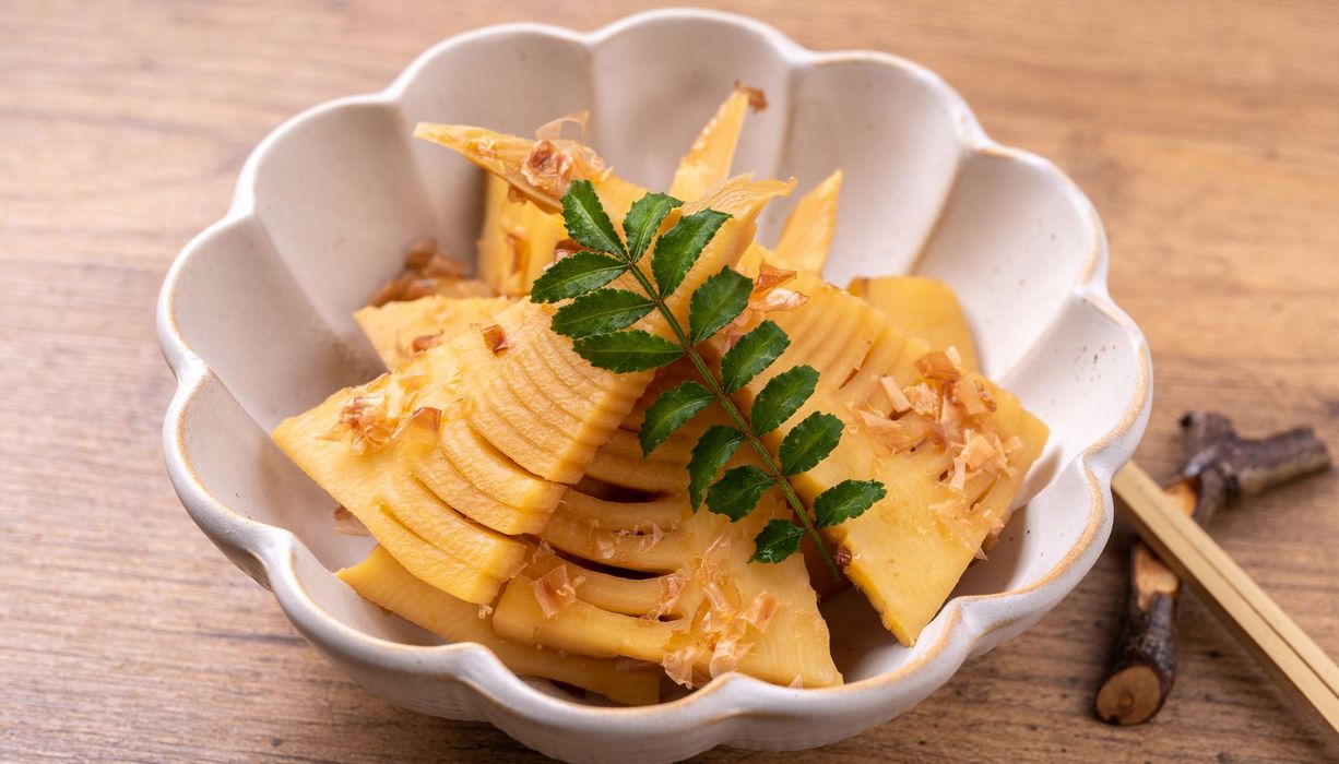 Eine Schale mit zubereiteten Bambussprossen.