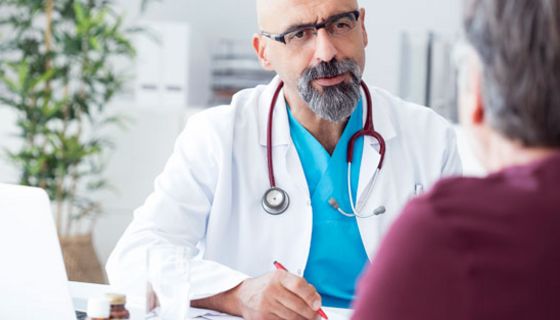 Ärzte verschreiben ASS in geringer Dosis, um Herz-Kreislauf-Problemen der Patienten vorzubeugen.