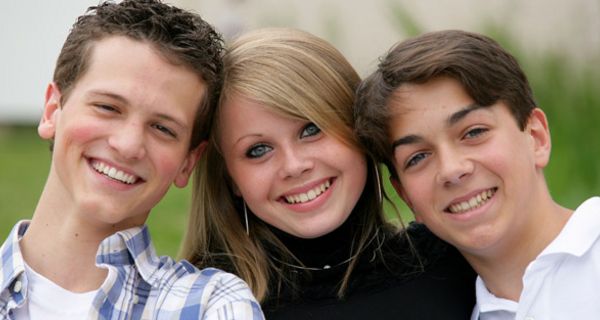 Drei glückliche Teenies