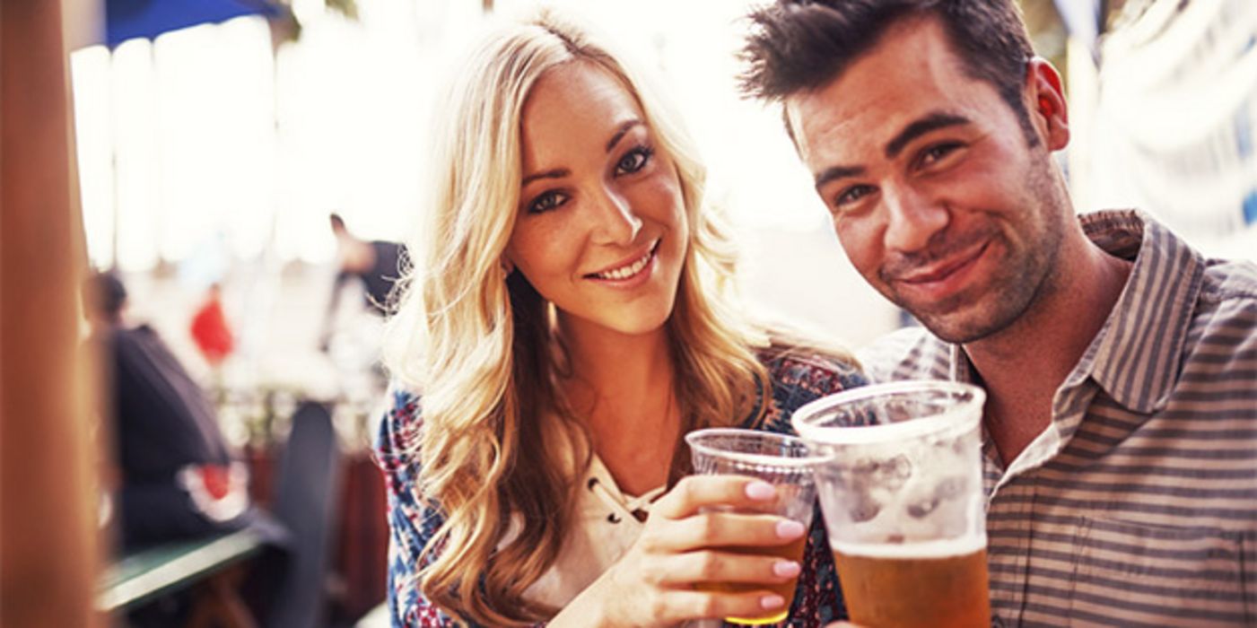 Alkohol tötet auf unterschiedliche Art und Weise.