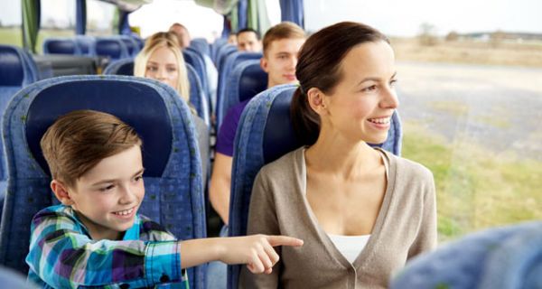 Ob Bus, Schiff oder Bahn: Die Reisekrankheit kann in fast jedem Verkehrsmittel auftreten.