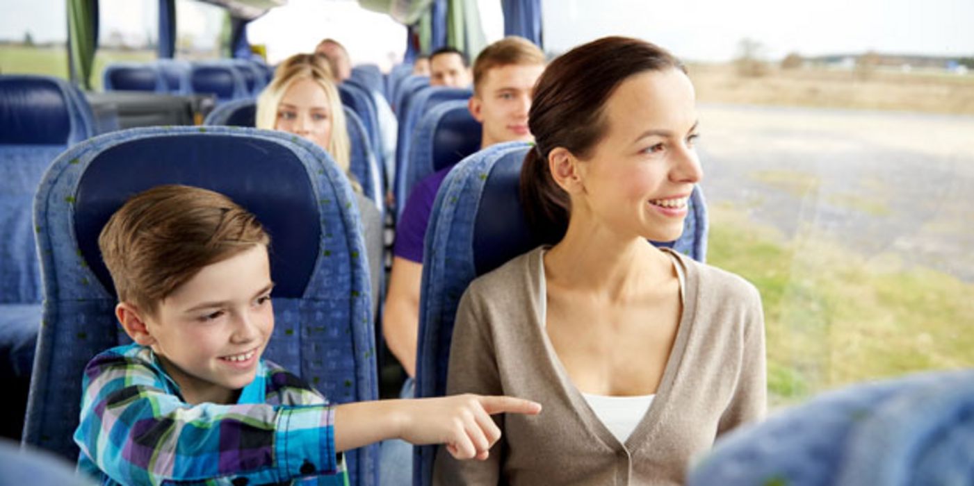 Ob Bus, Schiff oder Bahn: Die Reisekrankheit kann in fast jedem Verkehrsmittel auftreten.
