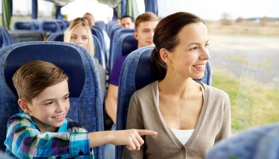 Ob Bus, Schiff oder Bahn: Die Reisekrankheit kann in fast jedem Verkehrsmittel auftreten.