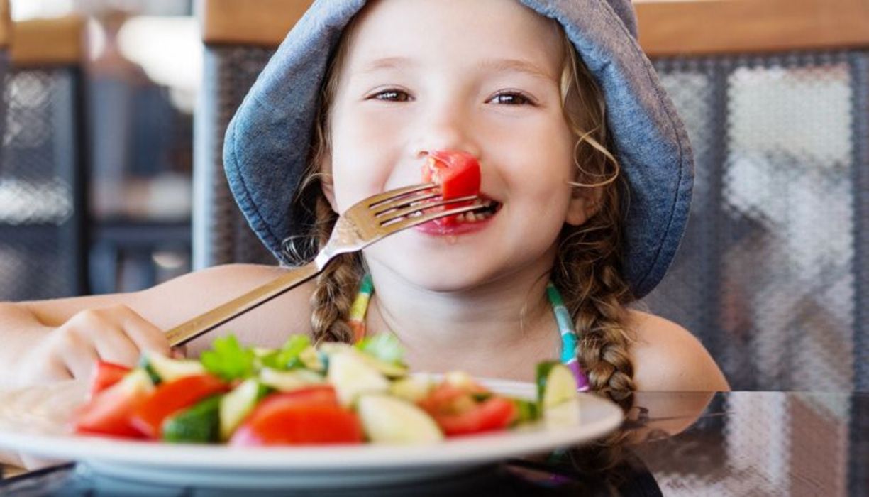 Kinder können sich auch ohne Fleisch ausgewogen ernähren.