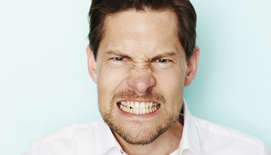 Jeder Dritte in Deutschland knirscht regelmäßig mit den Zähnen.